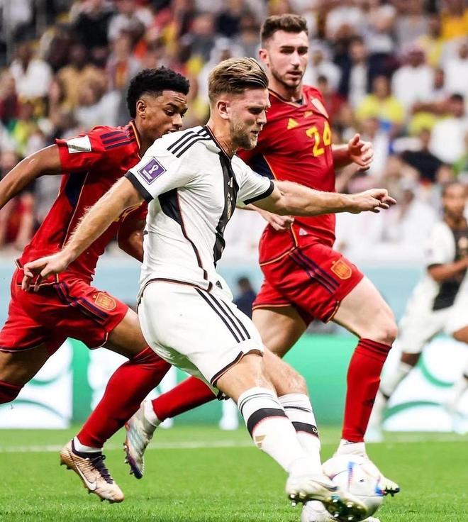 麦凯恩：詹姆斯8分是在多伦多打的，所以他的纪录在美国仍有效（麦凯恩称詹姆斯8分发生在多伦多，其纪录在美国仍然有效）