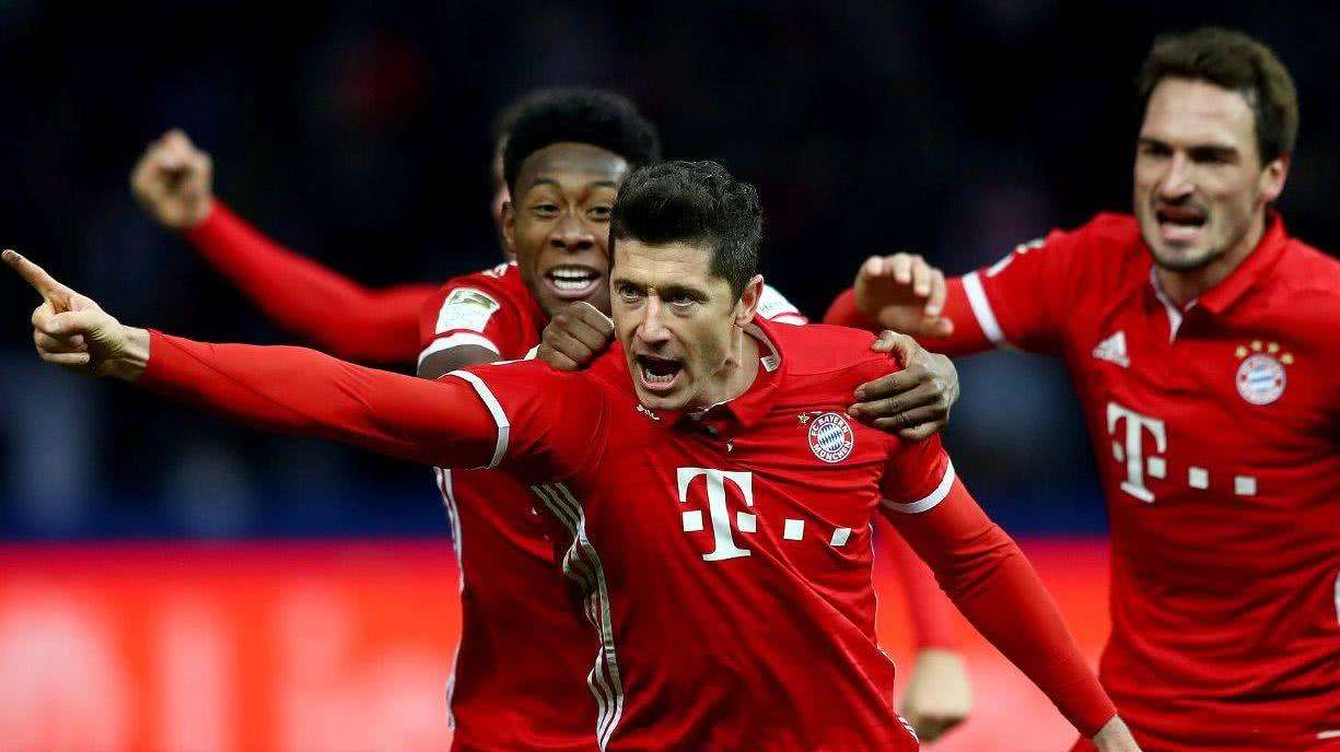 Score90排皇马+巴黎阵容：维尼修斯、姆巴佩、登贝莱三叉戟（Score90拟定皇马×巴黎合体阵：维尼修斯携手姆巴佩、登贝莱组成三叉戟）