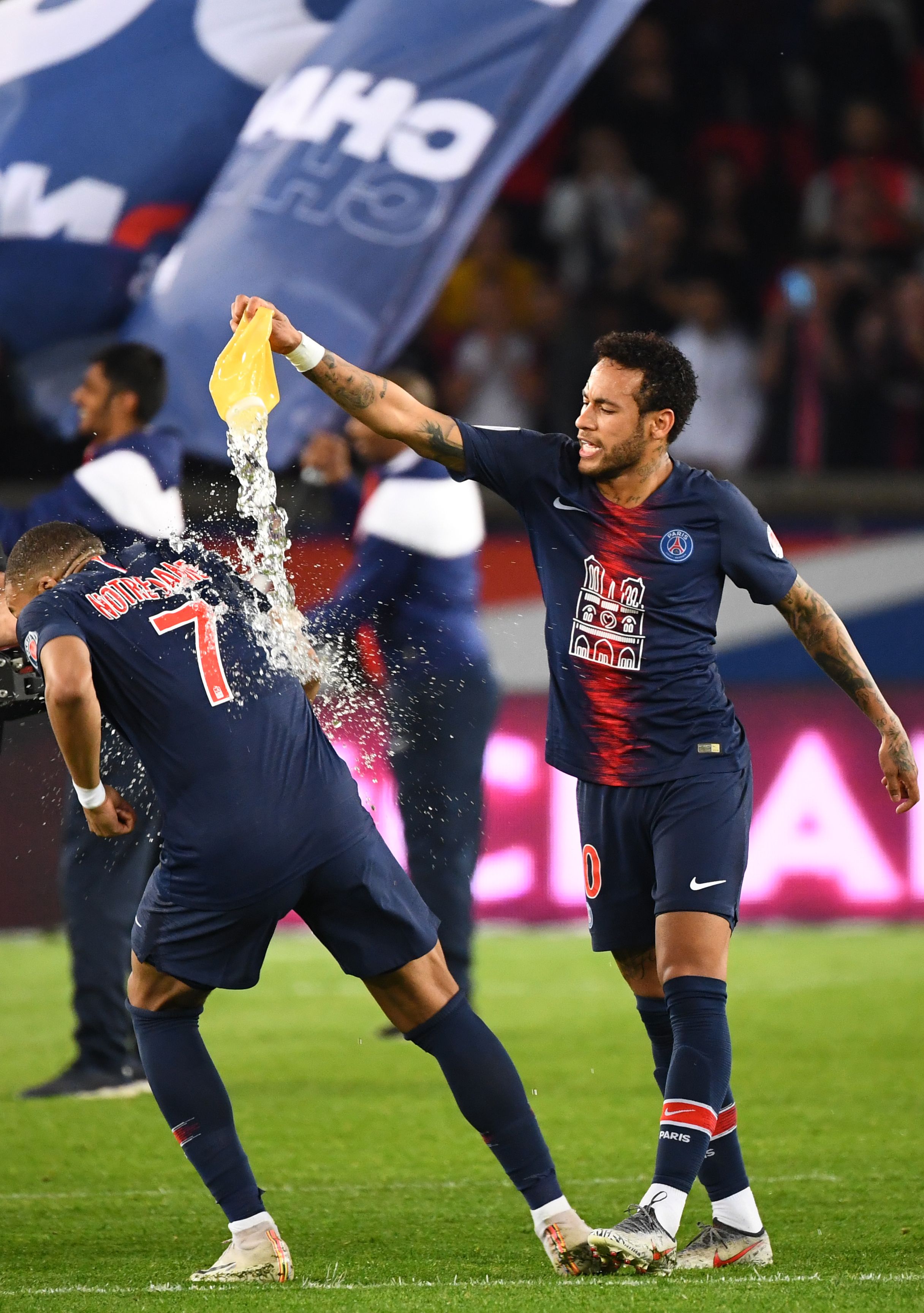 荷兰客战波兰：范戴克、廷贝尔、加克波首发，莱万出战