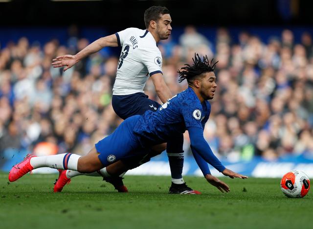 考辛斯：卢自称球员型教练，但我和隆多沃尔保罗都被他冷暴力（考辛斯：卢自诩球员教练，却对我与隆多、沃尔、保罗冷处理）