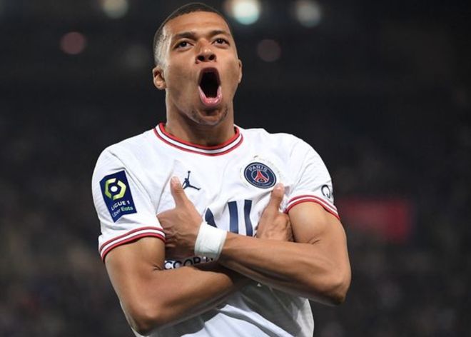 萨哈：曼联在转会市场必须谨慎，冬窗不能急于放走梅努（萨哈：曼联应谨慎操作转会，冬窗勿仓促放走梅努）