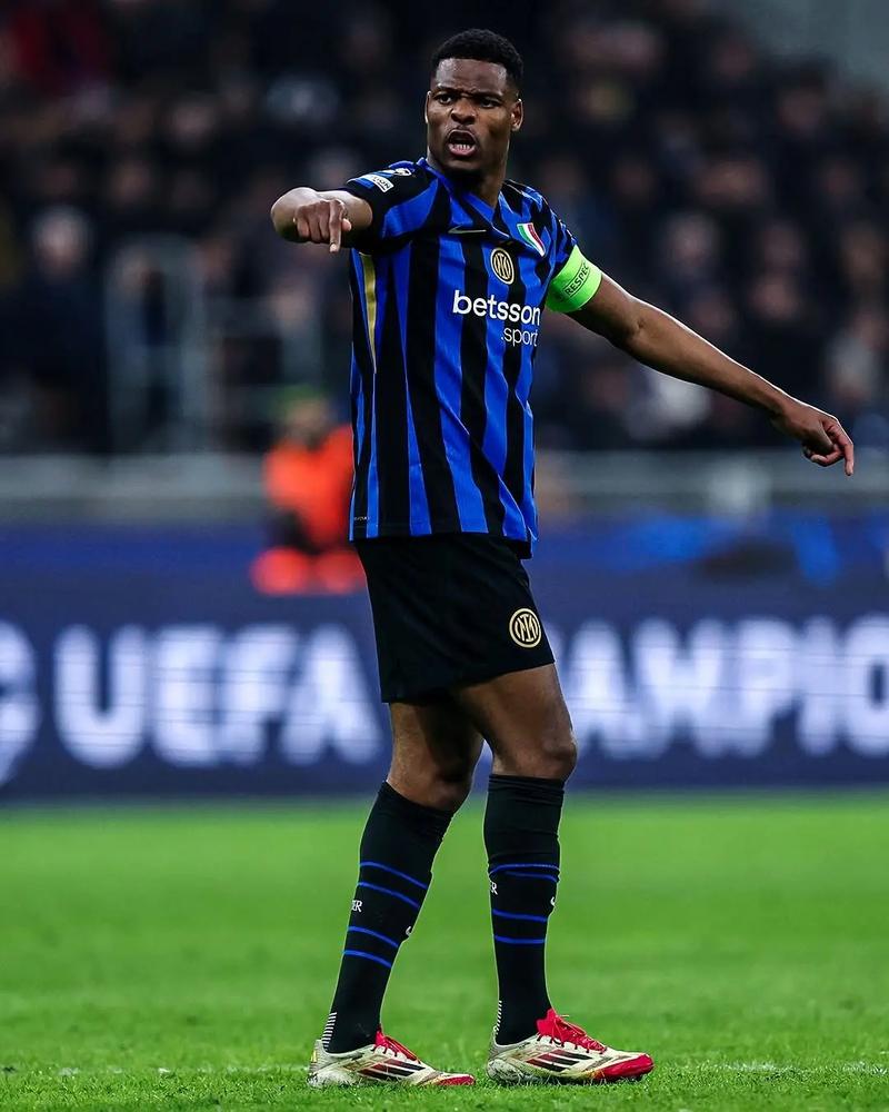 澳超战报：巴巴洛塞斯双响，西悉尼3-2中央海岸水手（澳超速递：巴巴洛塞斯梅开二度，西悉尼3-2力克中央海岸水手）