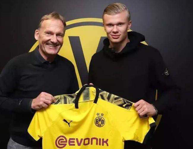 相当炸裂！44岁的小罗就要当爷爷了！（44岁的小罗即将升级当爷爷！）