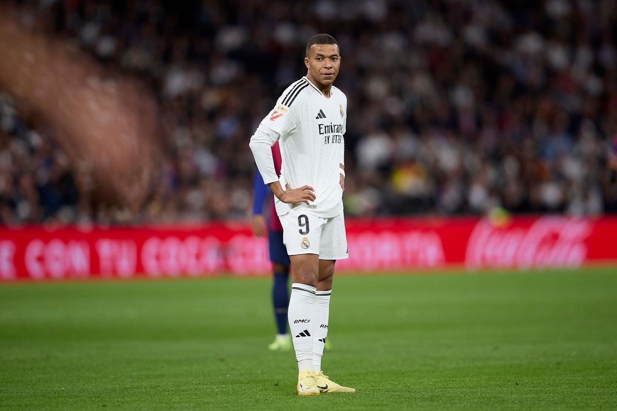 送出助攻，拉菲尼亚当选巴萨vs阿拉维斯全场最佳球员（凭借助攻，拉菲尼亚荣膺巴萨战阿拉维斯全场最佳）