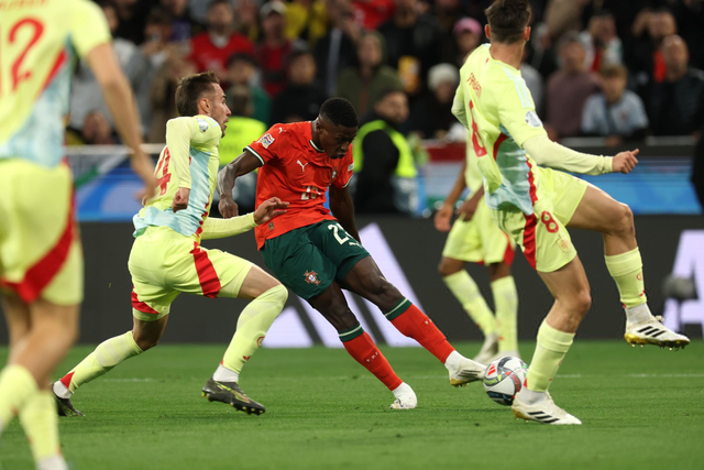 桑托斯高层力挺内马尔：天才总被误解，我们永远支持你