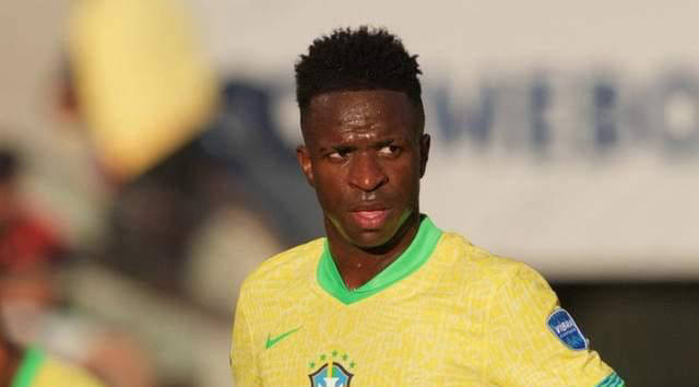 都体：佛罗伦萨球迷说DV9是“吉普赛人”，俱乐部被罚款2万欧（都体：佛罗伦萨球迷辱称DV9为“吉普赛人”，俱乐部遭罚2万欧）