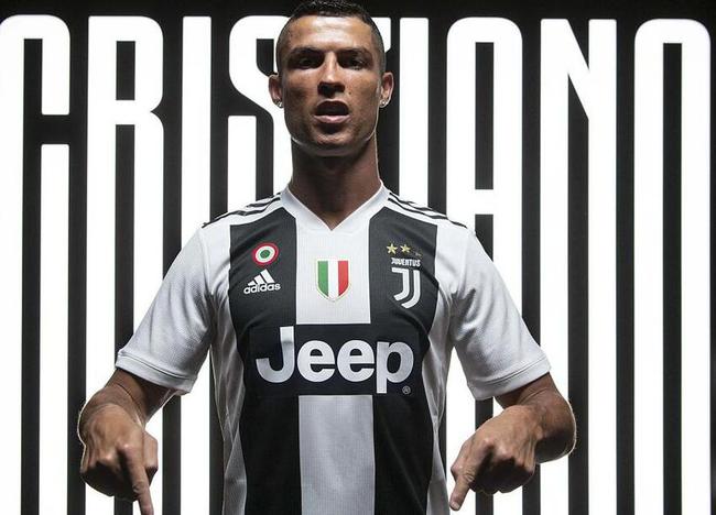 达尼洛同时斩获两座欧冠&解放者杯冠军，为历史首人（达尼洛史上首位包揽欧冠与解放者杯双冠）