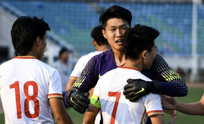 记者：兰克尔-泽擅空手套白狼，找朴志洙要落场球衣而不是换（记者：兰克尔-泽被指“空手套白狼”，向朴志洙索要赛后球衣而非交换）