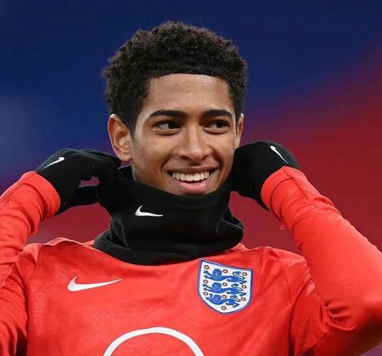 里夫斯：詹姆斯是历史级别的传球手，总在用最正确的方式打球（里夫斯：詹姆斯是联盟史上顶尖的传球手，始终以最正确方式打球）