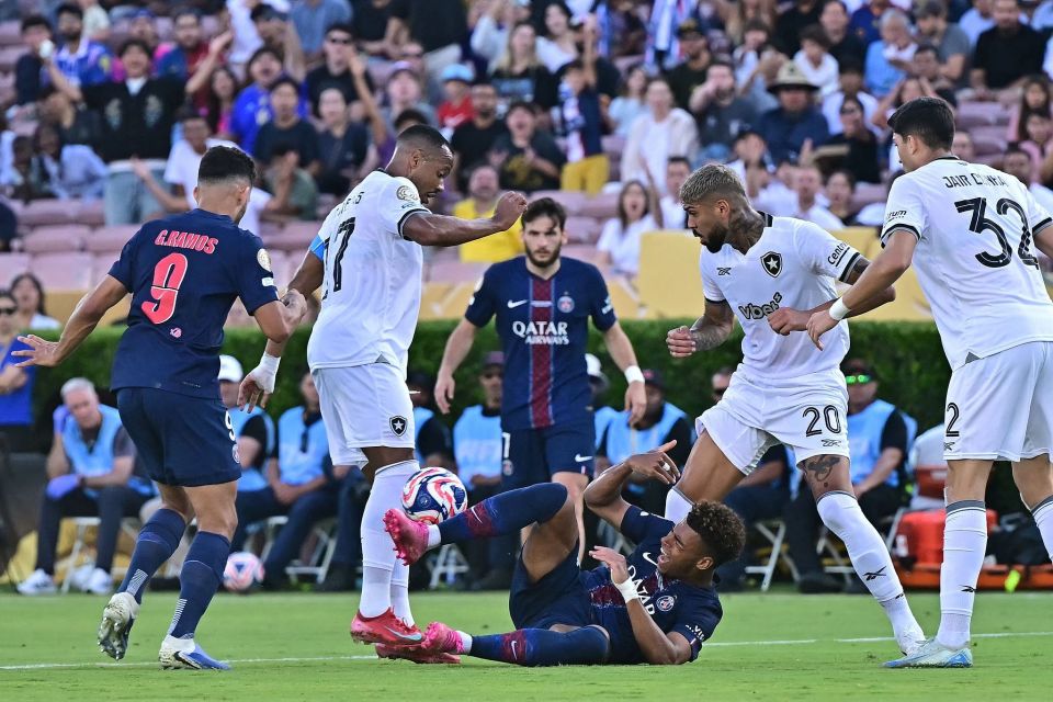 24位排名藏惊天逆转？郑钦文别被“财富自由”蒙蔽她的野心！（第24名背后酝酿大逆转？别让“财富自由”冲淡郑钦文的争冠野心）