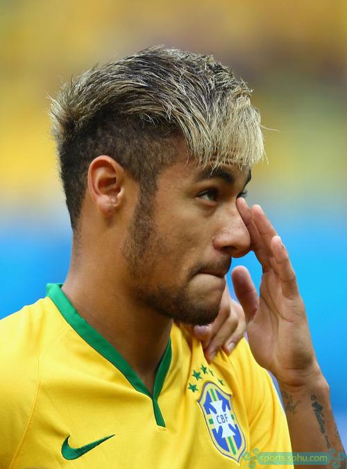 随队夺意超杯冠军！霍伊伦社媒晒捧杯照：何为明智之举（随队加冕意超杯！霍伊伦晒冠军捧杯照：这才是明智之举）