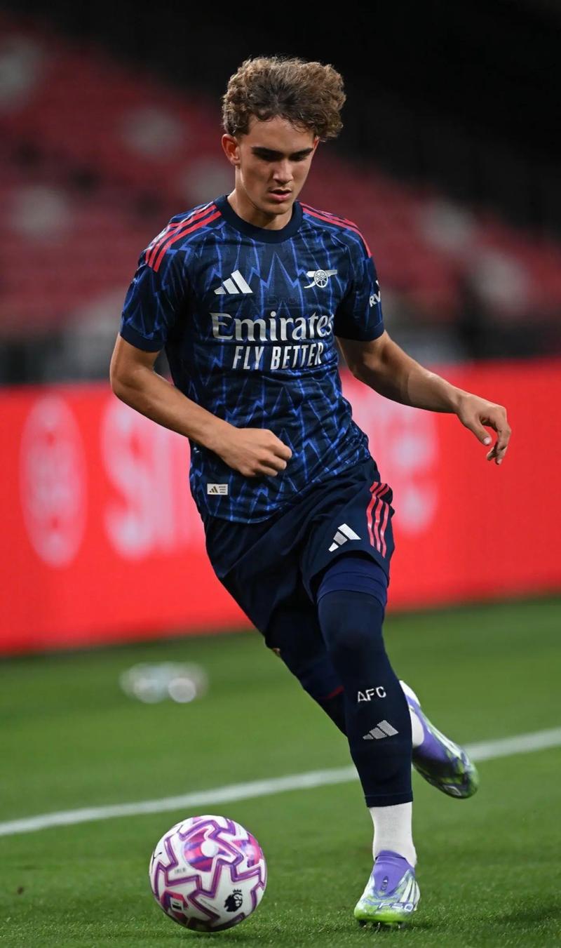 维埃里：现在拿皮奥和其他人比较毫无意义，应该让他安心踢球（维埃里：别再把皮奥和别人对比了，让他专心踢球）