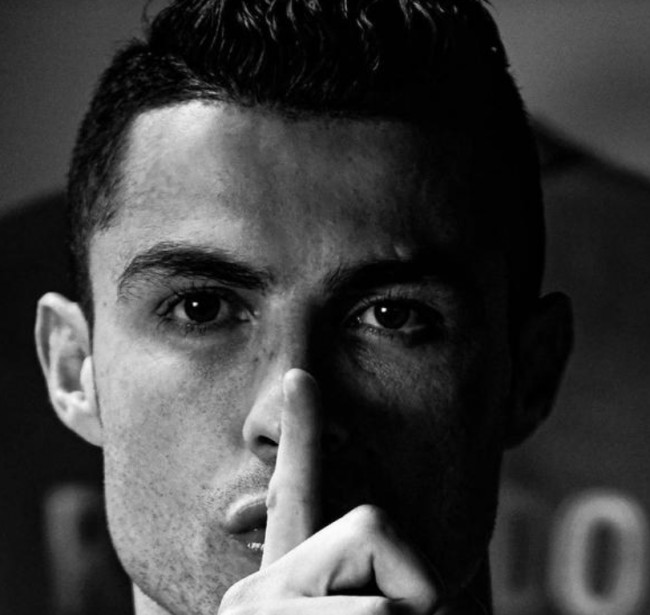 英超-阿森纳4-1横扫热刺，埃泽戴帽+特罗萨德传射（英超：阿森纳4-1大胜热刺，埃泽上演帽子戏法，特罗萨德传射建功）