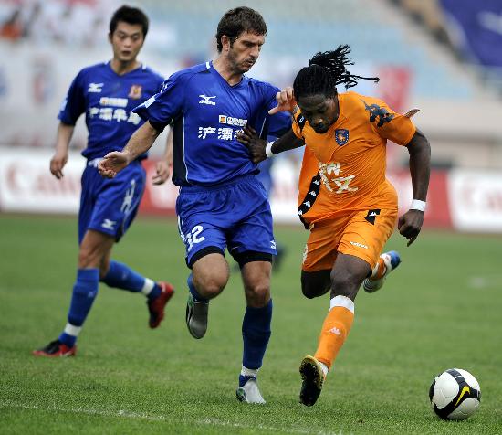 队报：里昂计划1月引进一名中卫，已经联系了切尔西的迪萨西