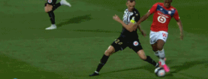 率队晋级美职联1／4决赛后，梅西现场观看儿子训练