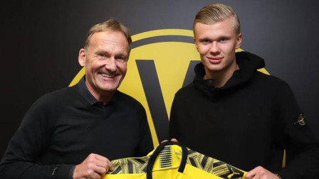 ⚽️2025年度中超最佳评选他来啦！鏖战一年，十...（⚽️2025中超年度最佳评选开启！鏖战一载，荣耀时刻到来）