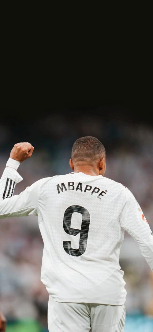 美记：德拉蒙德受伤后在球员通道坐上了轮椅（美媒：德拉蒙德受伤后在球员通道被推上轮椅）