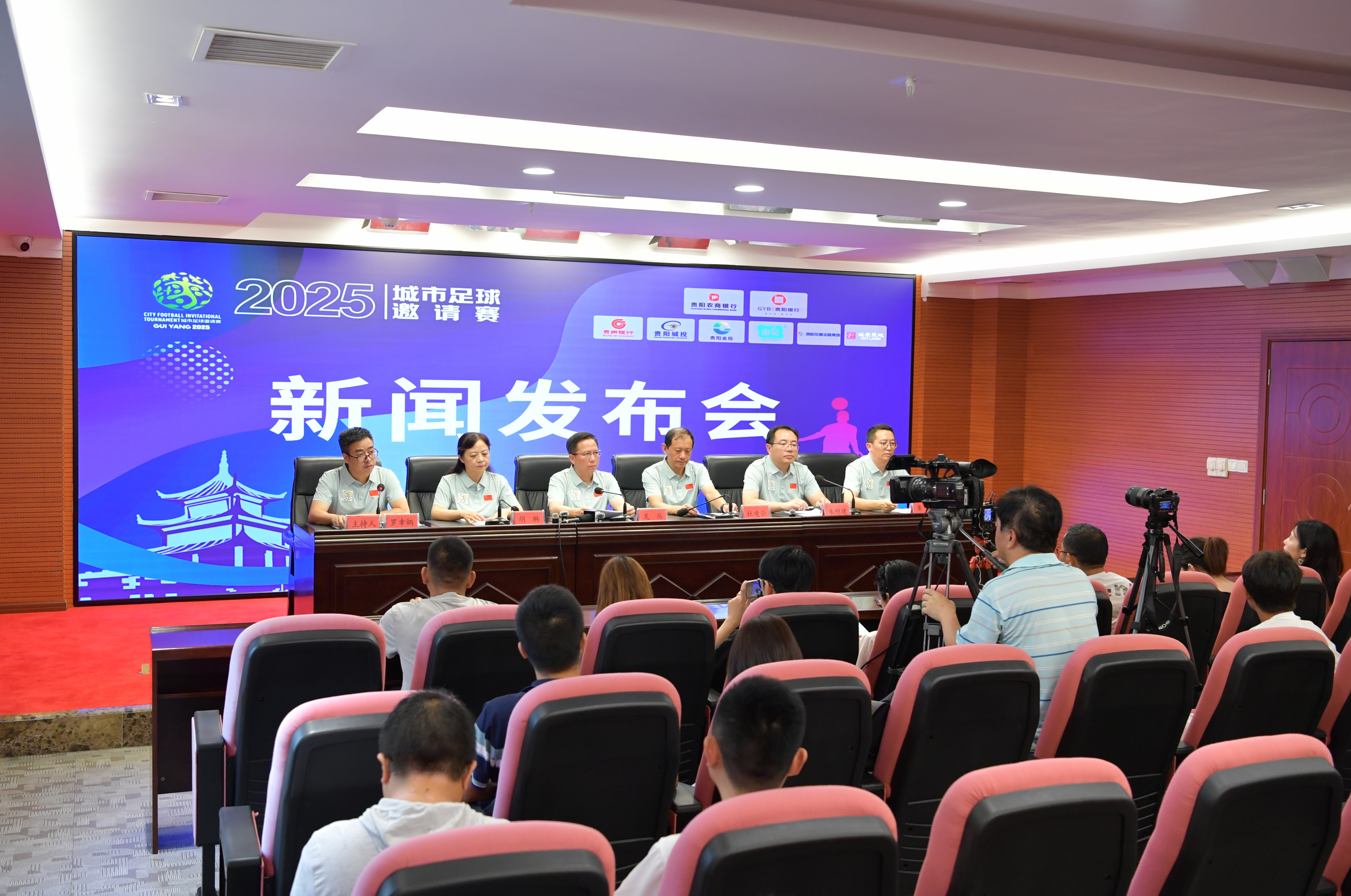 半场战报：温哥华白浪2-0洛杉矶，拉沃尔达、萨比建功（半场速递：温哥华白浪2-0领先洛杉矶，拉沃尔达与萨比相继破门）